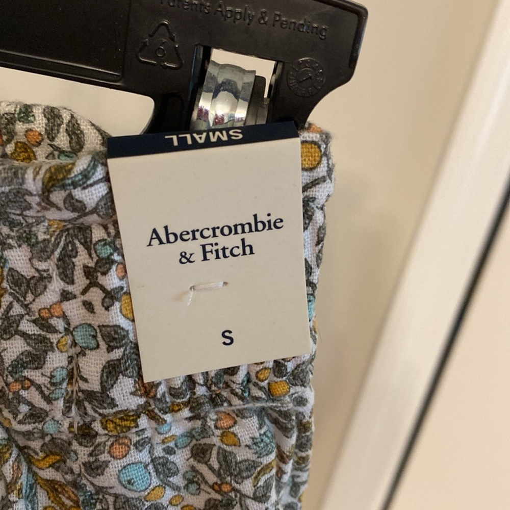 Abercrombie & Fitch Shorts - Picture 2 of 8
